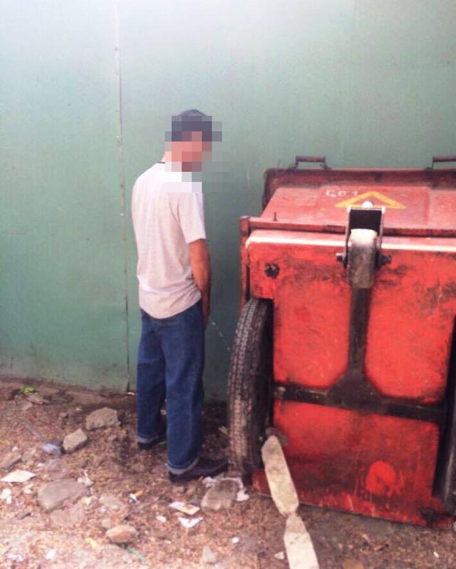 Tè bậy nơi công cộng có thể bị phạt tới 3 triệu đồng.