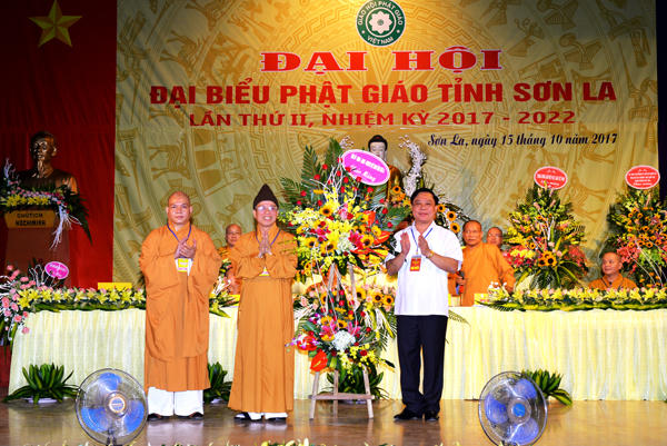 GHPGVN và lãnh đạo Sơn La tặng nhiều Bằng Tuyên dương Công đức, Bằng khen đến các tập thể, cá nhân BTS GHPGVN tỉnh Sơn La đã có những đóng góp tích cực cho các hoạt động Phật sự.