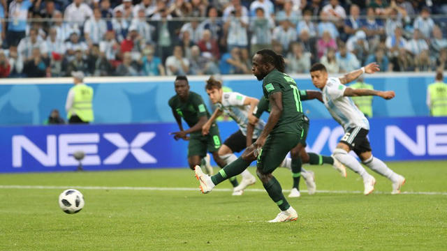 Moses đá phạt đền thành công gỡ hòa 1-1 cho Nigeria