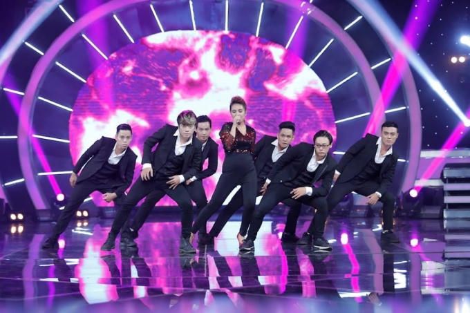 Ca khúc thứ 2 với tựa đề "Bang bang", Janice đã thực sự lôi cuốn khán giả.