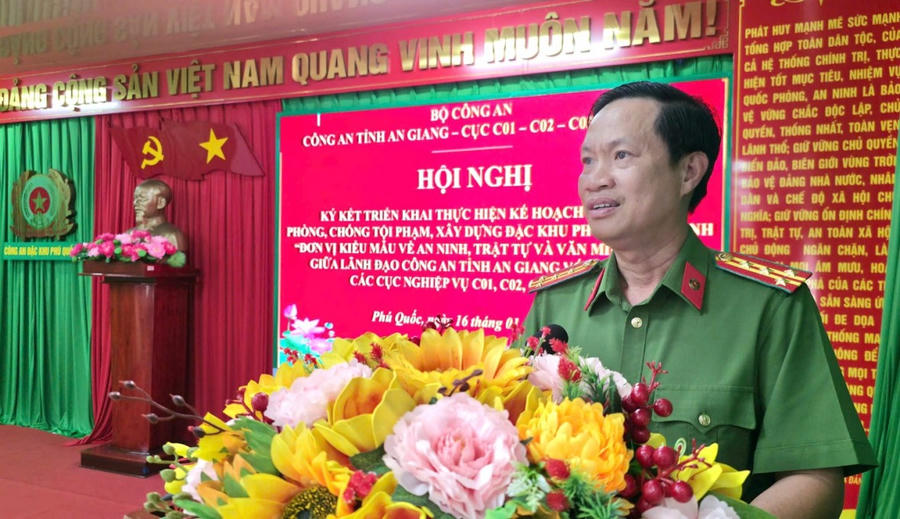 Đại tá tá Nguyễn Nhật Trường, Phó Giám đốc Công an tỉnh An Giang phát biểu tại Hội nghị.