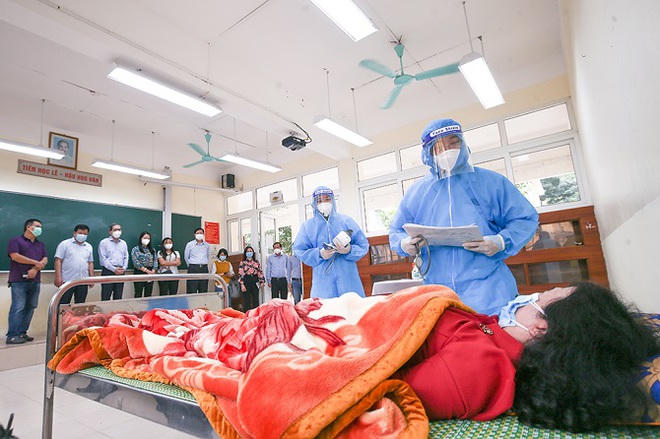 Hà Nội diễn tập điều trị F0 tại trạm y tế lưu động (Ảnh: Sở Y tế).
