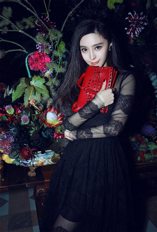 Người đẹp luôn xuất hiện rạng rỡ và nổi bật ở bất cứ sự kiện nào cô tham dự.