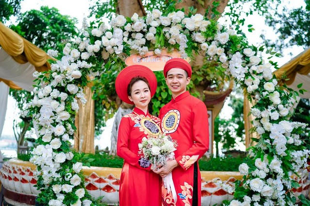 Cặp đôi hạnh phúc bên nhau.