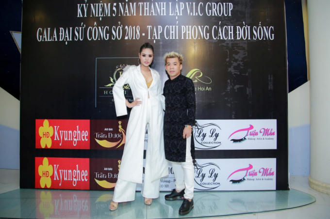 Xuất hiện quyền lực trên