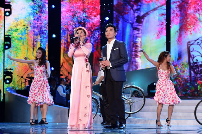 Khán giả “choáng váng” trước màn hát live cực “đỉnh” của Mạnh Quỳnh