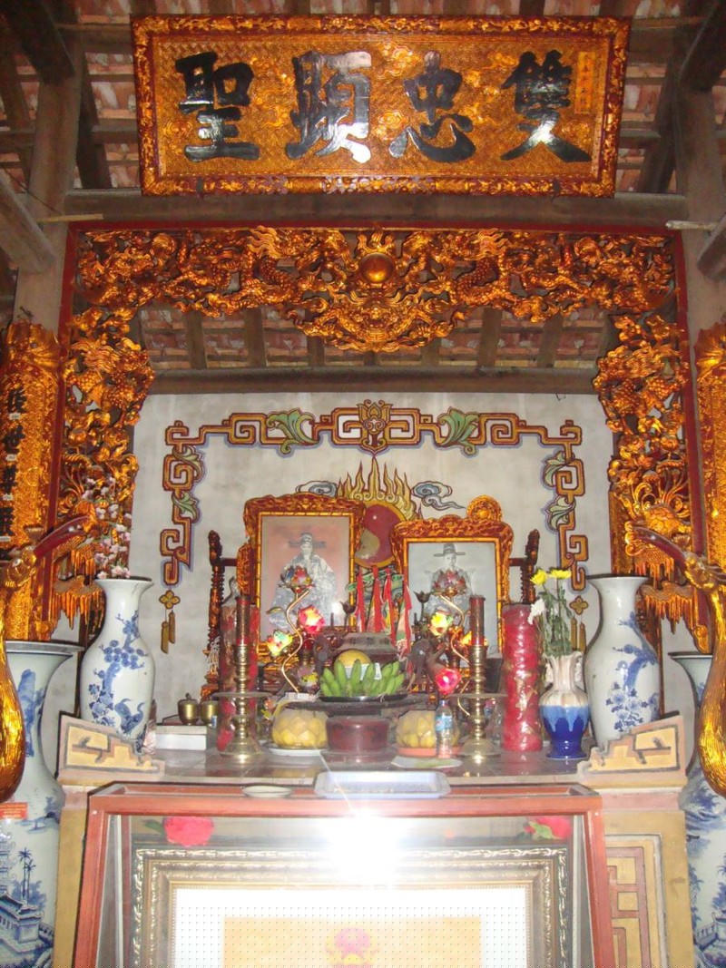  Hậu cung thờ Trương Quốc Dụng và Văn Đức Giai. (Ảnh: Quảng Yên)