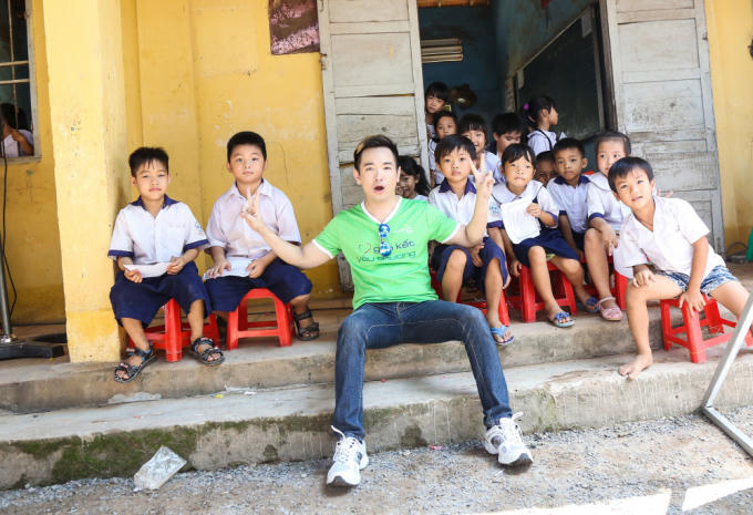 Sau thời gian ở ẩn, Việt Quang trở lại với “Gắn kết yêu thương”