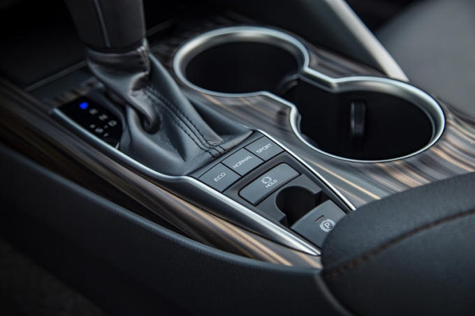 Toyota Camry 2019 nhập khẩu từ Th&aacute;i Lan gi&aacute; b&aacute;n từ 1,029 tỷ đồng