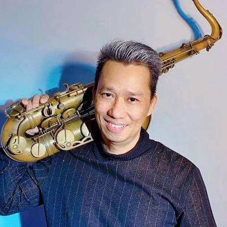 Nghe si Saxophone Xuan Hieu (2).