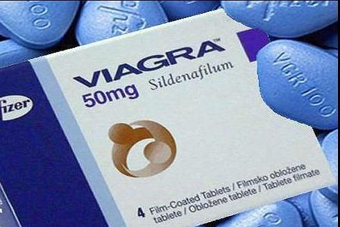Sử dụng Viagra:Trong một nghiên cứu được công bố trên tạp chí Y Khoa Mỹ, giới nghiên cứu phát hiện ra rằng những người đàn ông dùng các loại thuốc rối loạn chức năng cương dươnng có nguy cơ mắc các khối u ác tính dưới da.