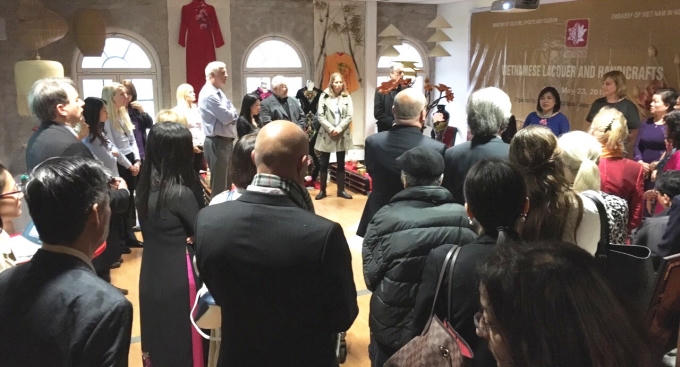 Đại sứ Lê Thị Tuyết Mai phát biểu khai mạc cuộc Trưng bày Sơn mài và Thủ công mỹ nghệ Việt Nam ngày 23/5/2016 tại Oslo.