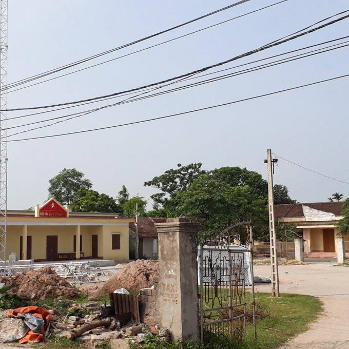 Trạm thu phát sóng dựng tại sân Nhà văn hóa thôn Đoan Vĩ.