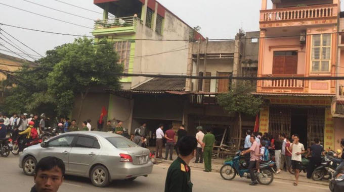 Cơ quan công an có mặt ở hiện trường để điều tra nguyên nhân sự việc.