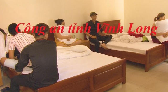 Bắt quả tang 2 cô gái trẻ trác táng xuyên đêm cùng 4 bạn trai vừa quen