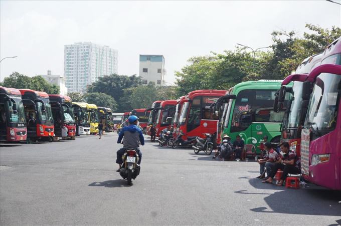 Bến xe Miền Đông khuyến khích đơn vị vận tải không tăng giá vé dịp Tết năm nay, nhưng trường hợp điều chỉnh sẽ áp dụng không quá 40-60% để bù chiều xe chạy rỗng. (Ảnh: Minh Quân/Báo Lao Động)