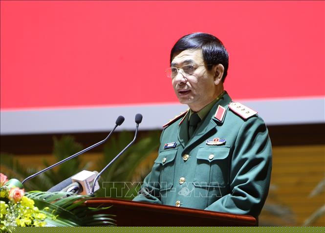 Thượng tướng Phan Văn Giang, Tổng Tham mưu trưởng, Thứ trưởng Bộ Quốc phòng trình bày báo cáo kết quả công tác quân sự, quốc phòng năm 2020. Ảnh: TTXVN
