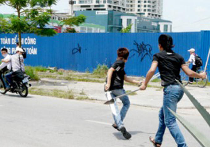 Đèo bạn gái trên xe đạp điện nam thanh niên bị chém nhập viện (Ảnh minh họa).