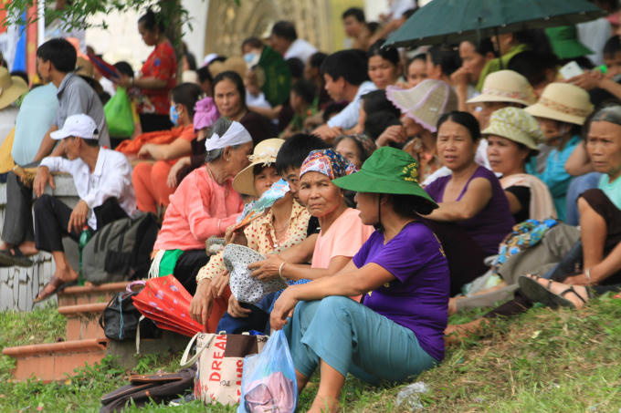 Giỗ Tổ H&ugrave;ng Vương 2018: D&ograve;ng người đổ về cội nguồn trong thời tiết oi bức