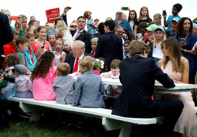 Rất đông các em nhỏ đã có mặt tham dự lễ Phục sinh.