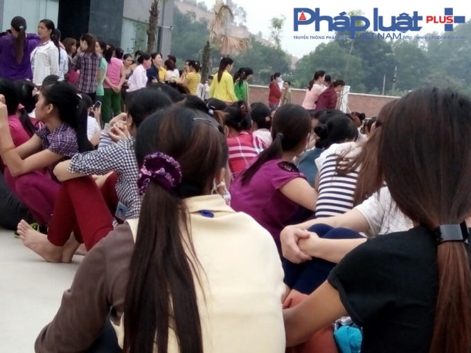 Đến 15h ngày 14/10 đám đông chưa có dấu hiệu giảm nhiệt