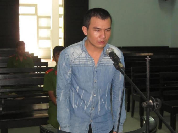 Bị cáo Nguyễn Thành Khoa trước vành móng ngựa.