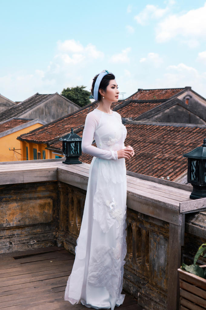 Ca sĩ Nguyễn Hồng Nhung g&acirc;y thương nhớ với bộ ảnh ở Hội An sau 13 năm trở lại VN