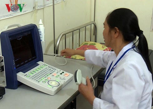 Máy siêu âm thỉnh thoảng vẫn phải cắm nguồn vào để đỡ...hỏng.