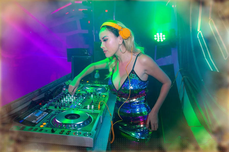 nu dj boc lua khien