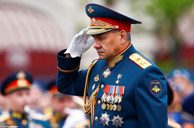 Bộ trưởng Quốc phòng Nga Sergei Shoigu cũng tham gia cuộc diễn tập ở Moscow. (Ảnh: Getty)