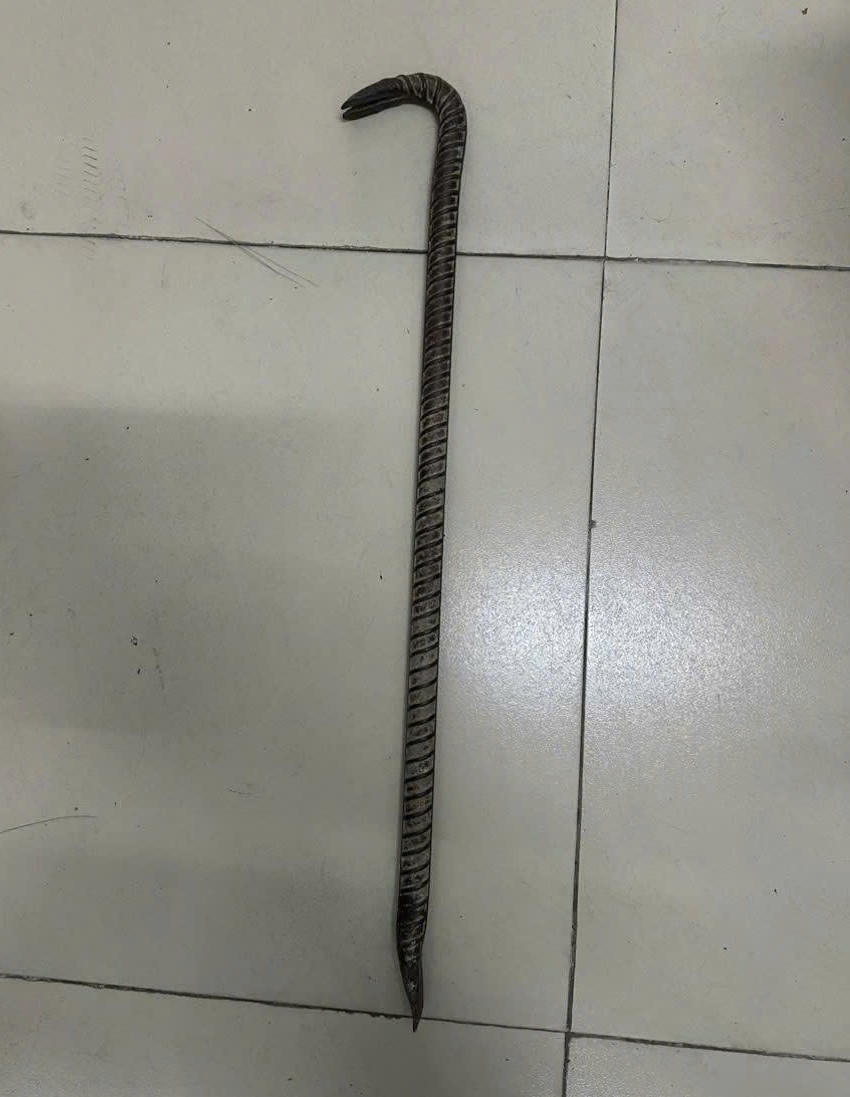 Các đối tượng dùng xà ben để thực hiện hành vi trộm cắp của mình. (Ảnh: Công an TP Đà Nẵng)