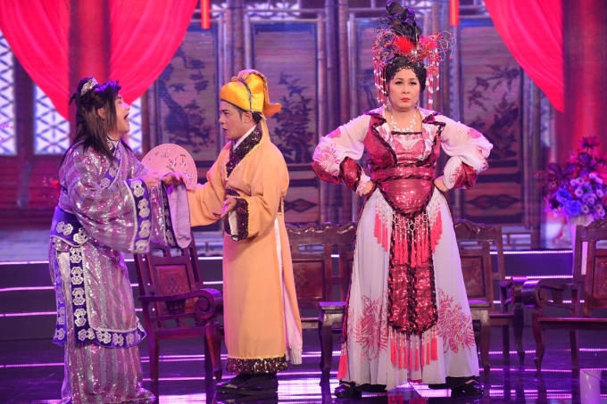 Thi đấu vật tay, Hồng Vân khiến 2 đấng nam nhi