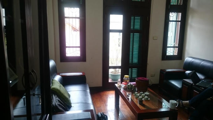 Phòng khách của căn nhà thoáng mát, sang trọng với trang thiết bị hiện đại.