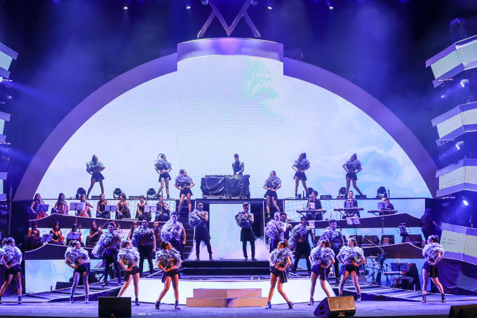 Khán giả phát cuồng khi Thu Minh “cháy” trong âm nhạc của Slim V