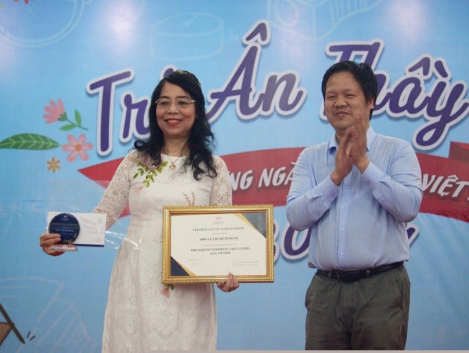 Bà Lê Thị Bích Dung được trao tặng danh hiệu người truyền cảm hứng năm 2021.