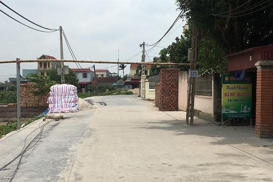 Hai trạm thu phí ở thôn Ô Xuyên và Phú Thứ, xã Cổ Bì.