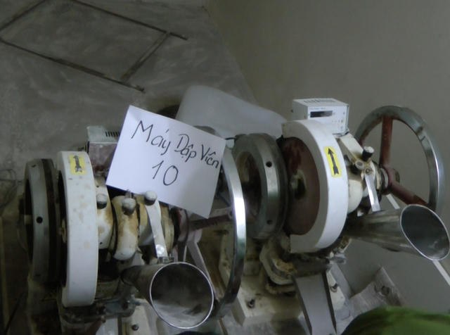 Máy dập thuốc lắc.