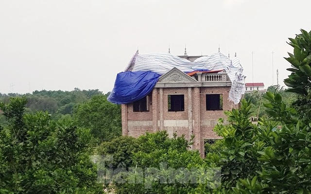 Lại tái diễn tình trạng ‘xẻ núi bạt đồi’ xây biệt thự ở Ba Vì