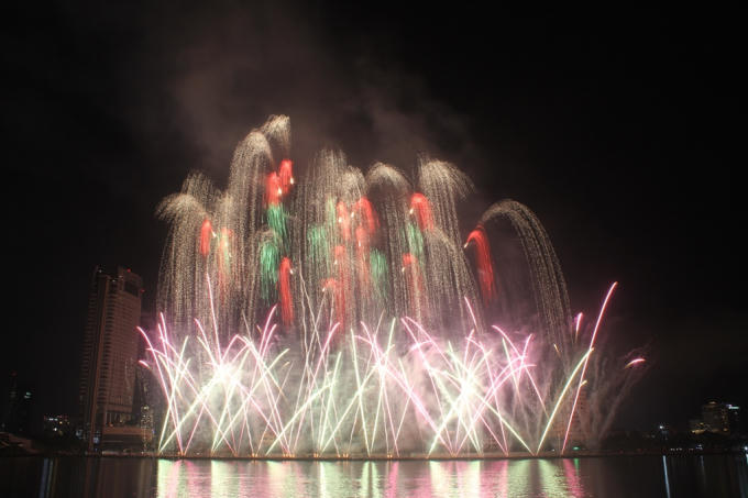 Đội Mỹ sử dụng những bài hát bất hủ từ 40, 50 năm trước kết hợp với các sáng tác âm nhạc hiện đại.