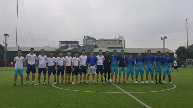 Đội bóng PLVN (áo xanh)đã có chiến thắng tưng bừng trước đội bóng báo Dân trí trong trận đấu mở màn.