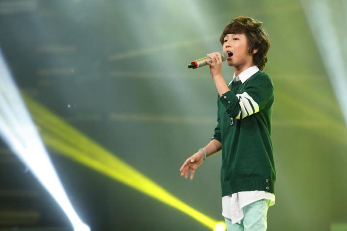 "Soái ca" Gia Khiêm thể hiện trọn vẹn xuất sắc ca khúc "Cha và con trai".