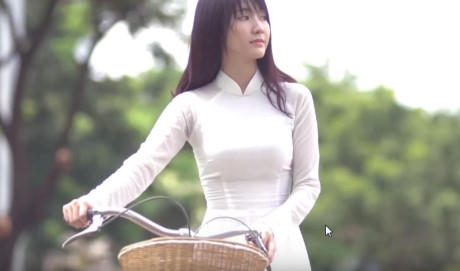 Một hình ảnh tinh khôi khác của Jang Mi trong bản cover Còn tuổi nào cho em.