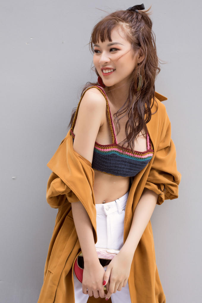 Vẫn là cô gái ngây thơ ở The Face, nhưng hình như Phí Phương Anh ngày càng gợi cảm
