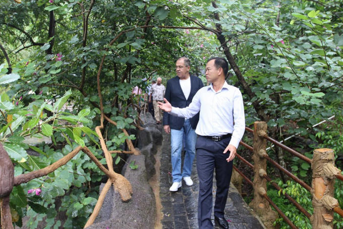 Chính phủ Nga giúp đỡ nhân dân Việt Nam 5 triệu USD cùng hàng hóa để khắc phục hậu quả của cơn bão Damrey.