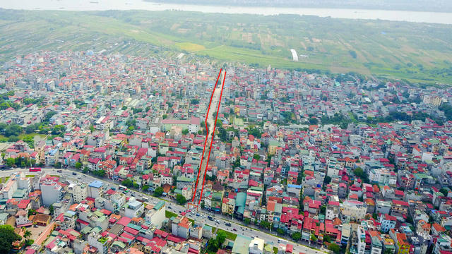 Tháng 3/2009, UBND quận Tây Hồ phê duyệt đầu tư xây dựng tuyến đường ngõ 124 Âu Cơ - phường Tứ Liên, với chiều dài hơn 500 mét, kinh phí khái toán là 49,19 tỷ đồng (trong đó giải phóng mặt bằng là 40 tỷ đồng). Đến năm 2016 con số khái toán đã vượt quá 200 tỷ và vẫn chưa dừng lại vì hiện chưa biết khi nào mới thi công xong. Đây được xem là “ngõ nhỏ nhưng đắt nhất Thủ đô”.