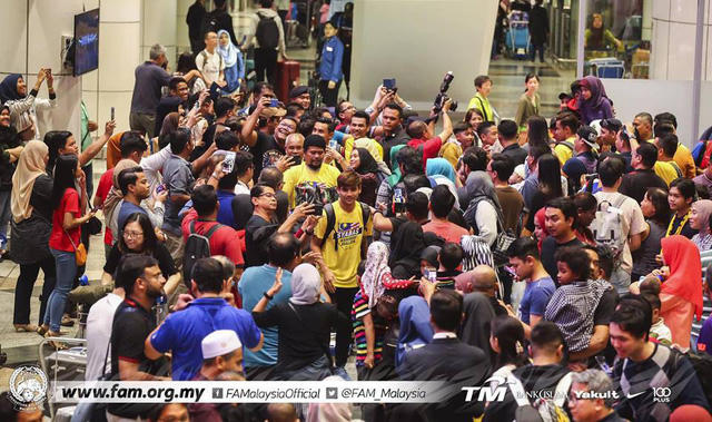 Thất bại trước đội tuyển Việt Nam, Malaysia vẫn được chào đón như người hùng