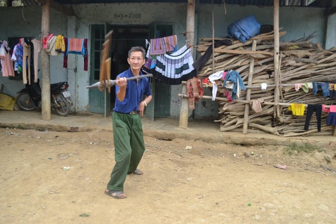 Giàng Sao Diu với khèn quyền. ( ảnh: Phàn Giào Họ).