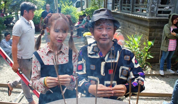 Ca sĩ Khởi My và nghệ sĩ hài Tấn Beo.