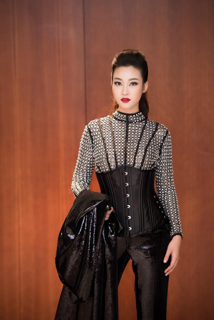 D&agrave;n người đẹp HHVN 2016 g&acirc;y &lsquo;n&aacute;o loạn&rsquo; thảm đỏ thời trang