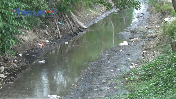 Con sông bị ô nhiễm nặng